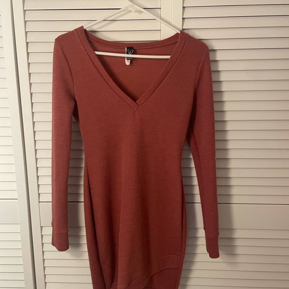 Warm brownish pink long sleeve body con dress